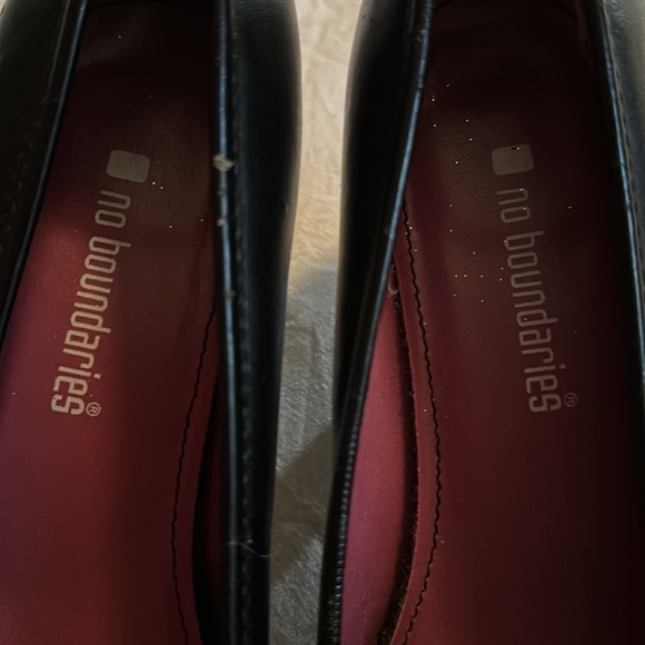 Shoes - Picture 4 of 4